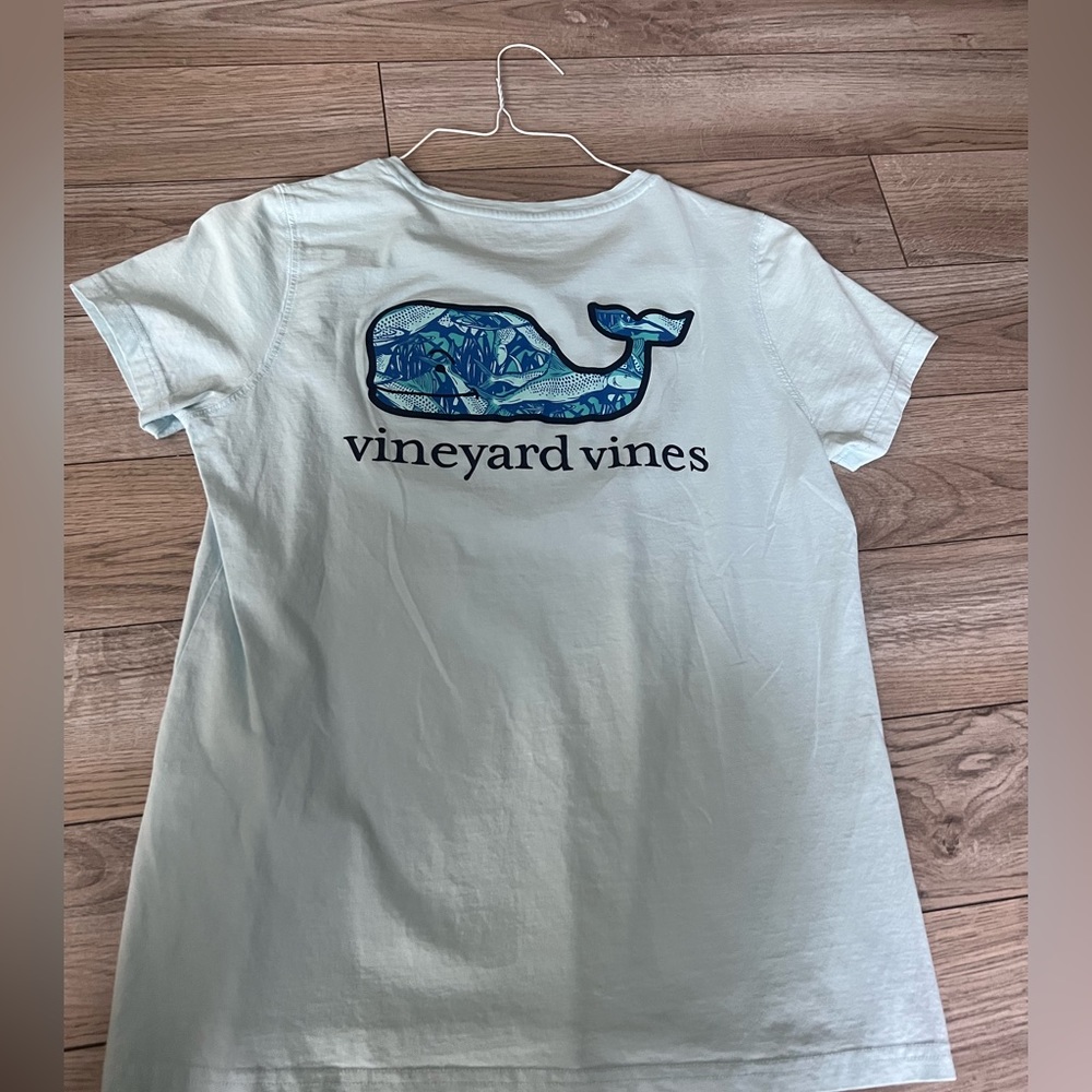 Vineyard vines t shirt